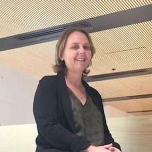 Portrait of Leisa Sanderson, a graduate of James Cook University.