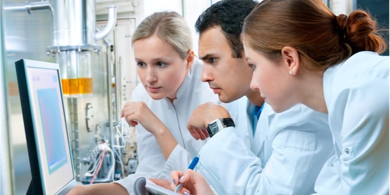 group of nurse researchers working at the laboratory